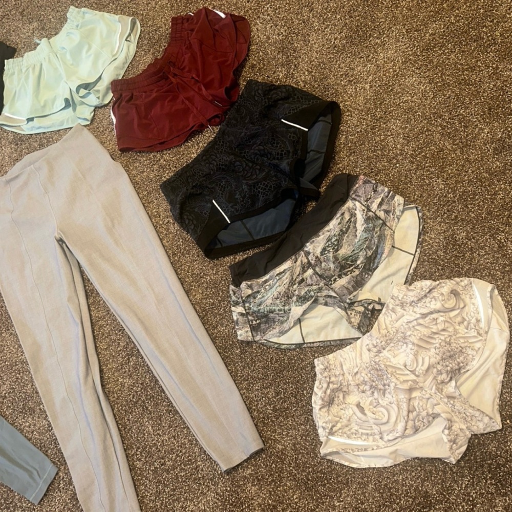 Huge lululemon bundle size 8 - Picture 2 of 9
